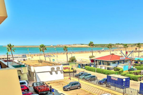 Ocean View Beach Apartment with Pool & Balconies, El Puerto De Santa Maria